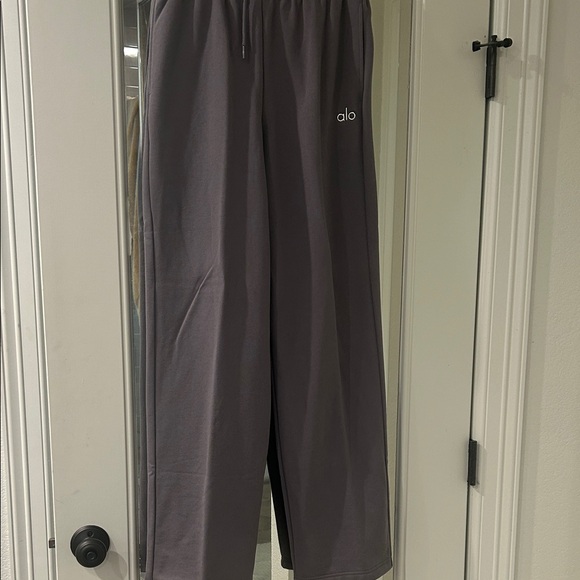 ALO Yoga Pants - ALO Yoga women’s light purple Joggers